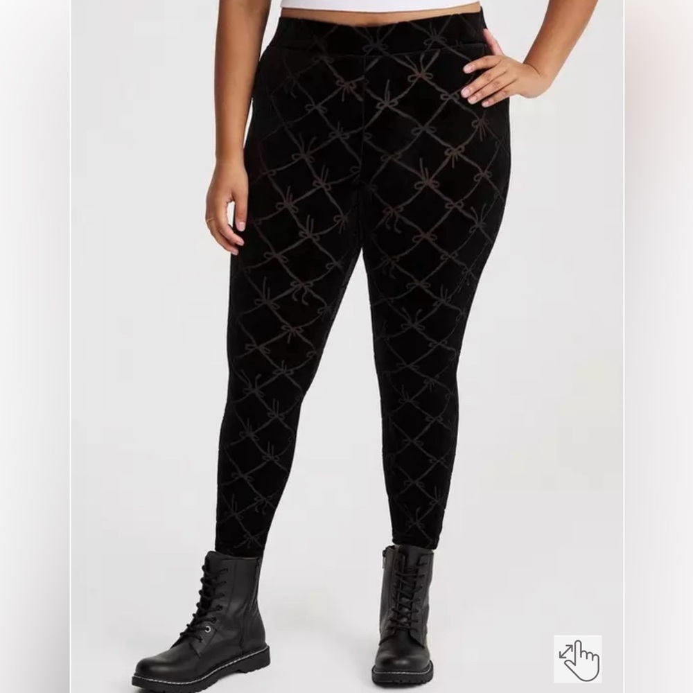 Torrid Black Velvet Bow Pattern Leggings